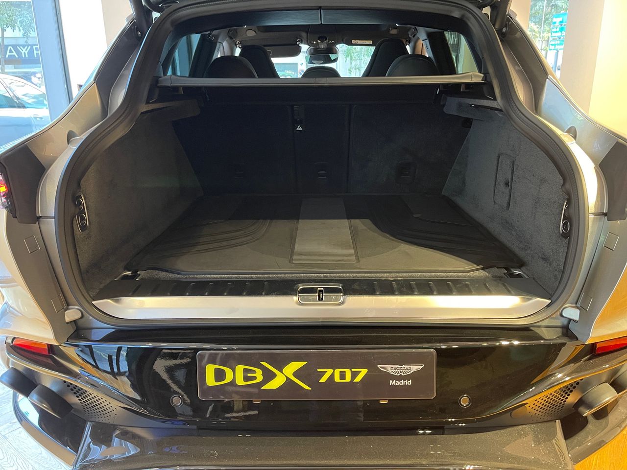 Foto Aston martin DBX 17
