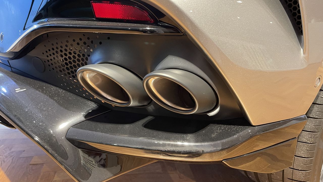 Foto Aston martin DBX 19