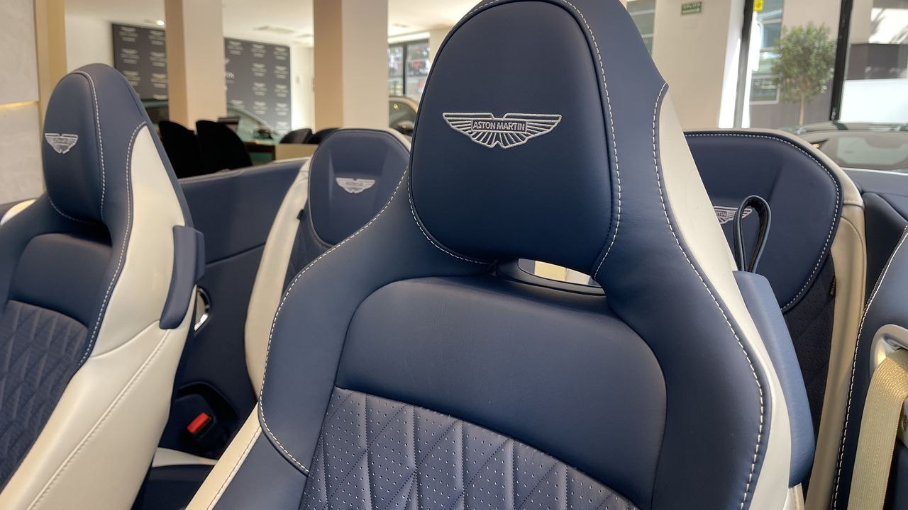 Foto Aston martin DB12 8