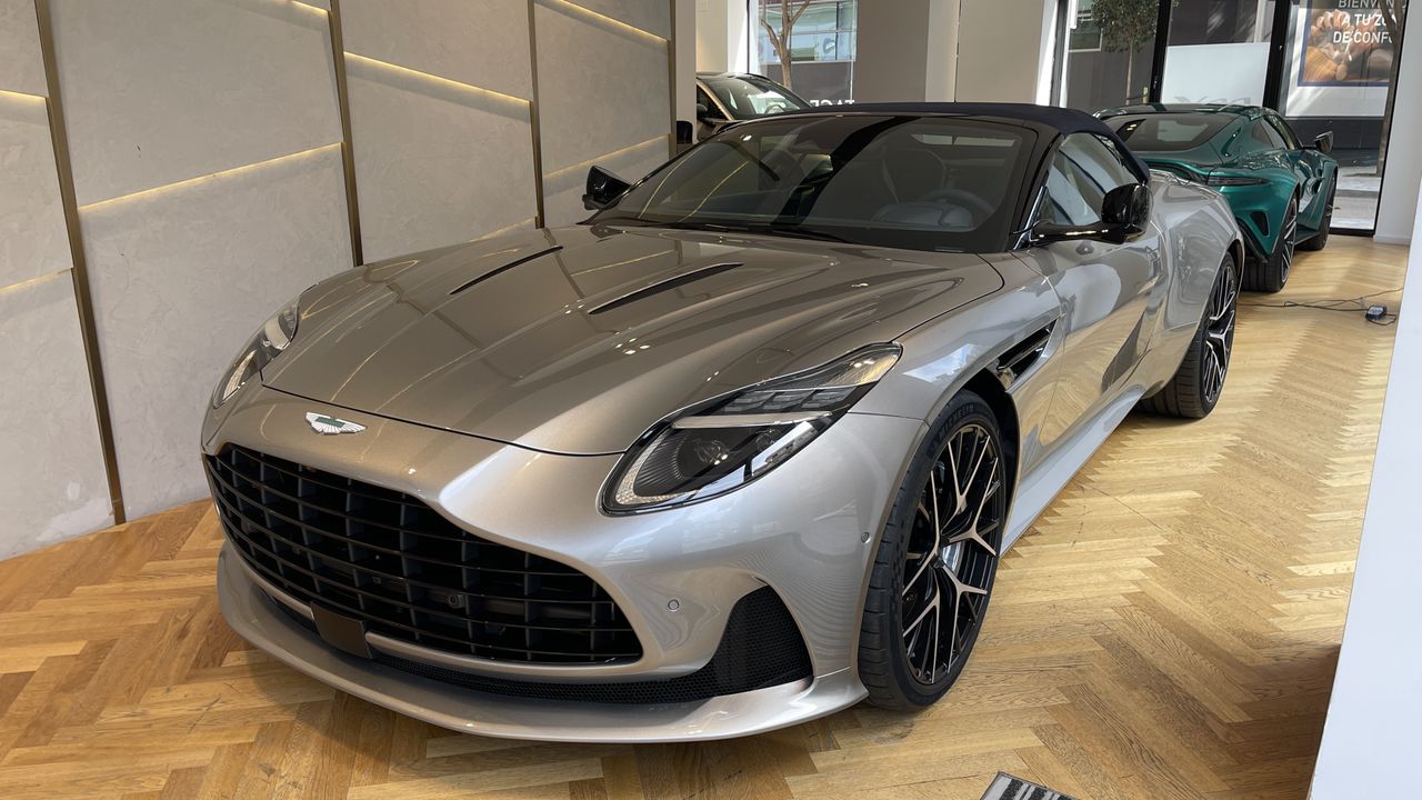 Foto Aston martin DB12 10