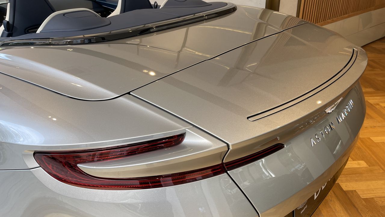 Foto Aston martin DB12 14