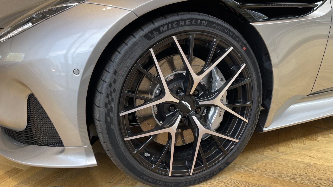 Foto Aston martin DB12 17