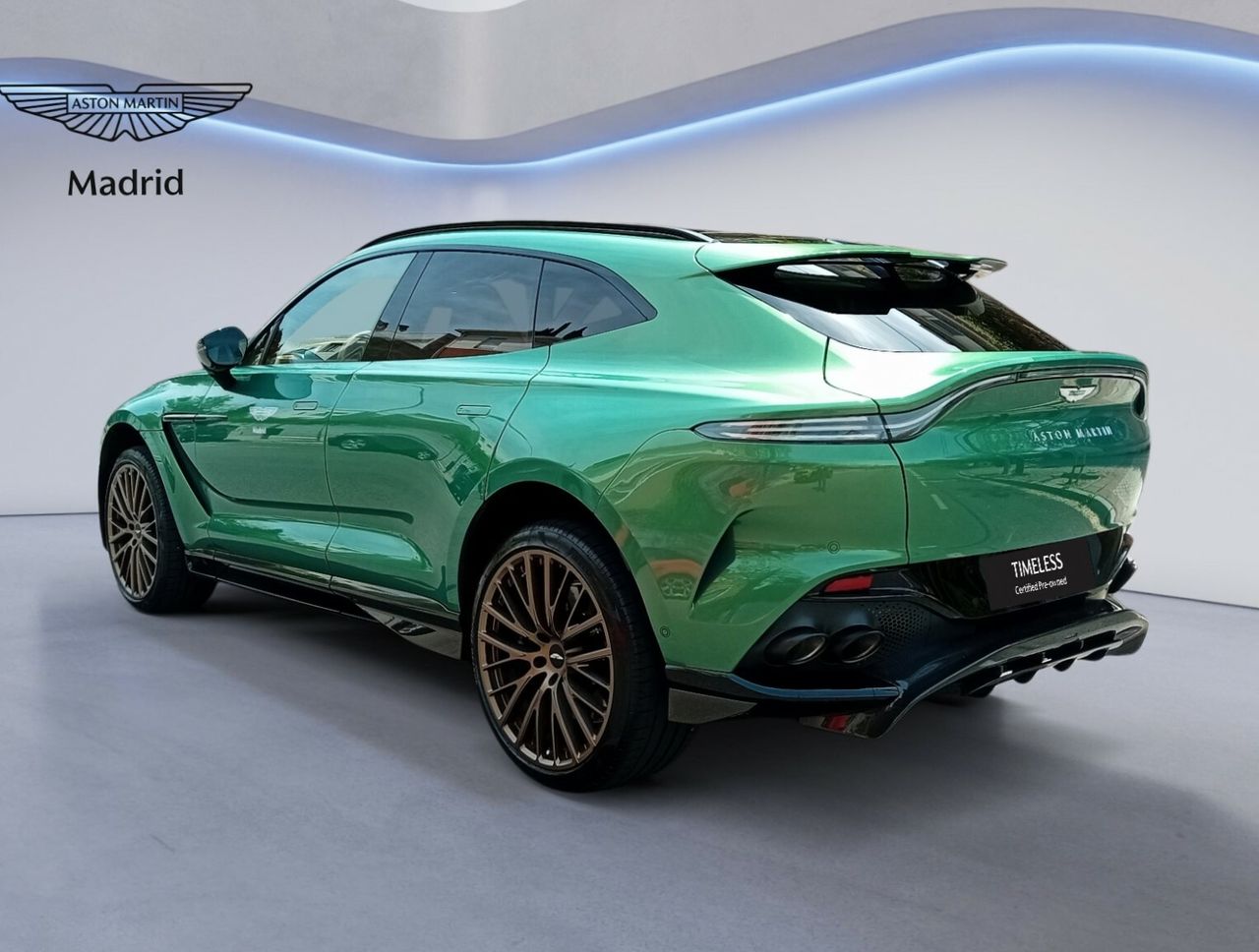 Foto Aston martin DBX 4