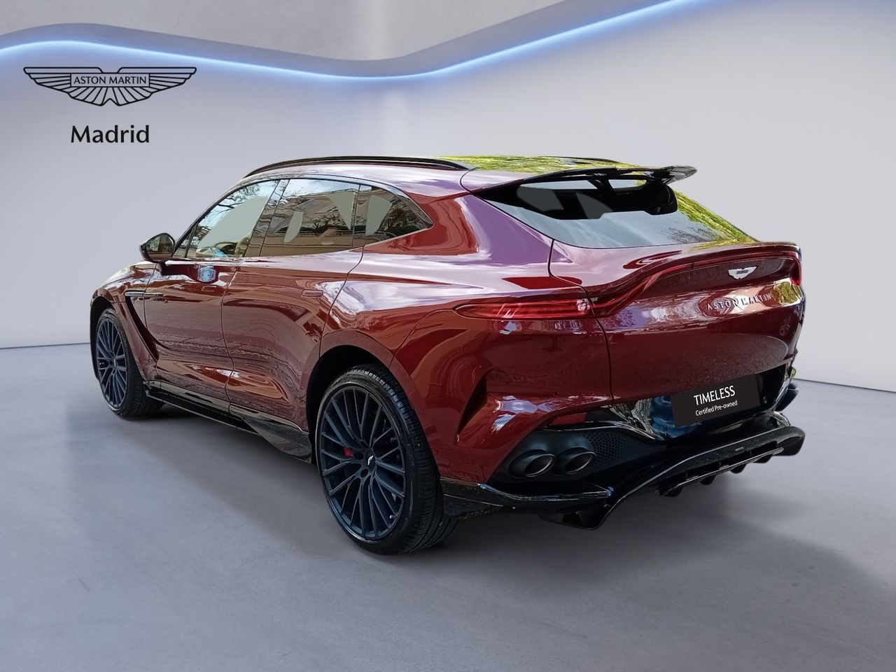Foto Aston martin DBX 4