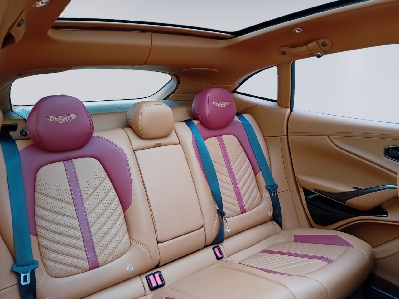 Foto Aston martin DBX 11
