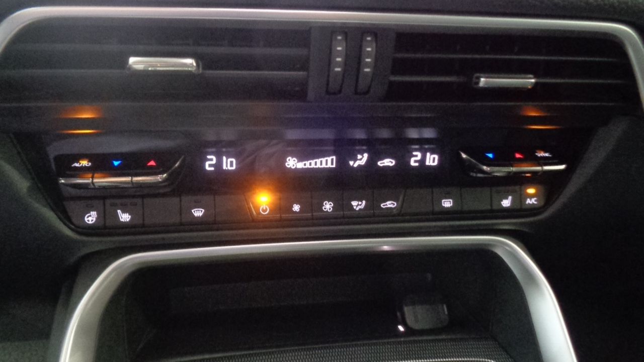 Foto Mazda CX-60 15