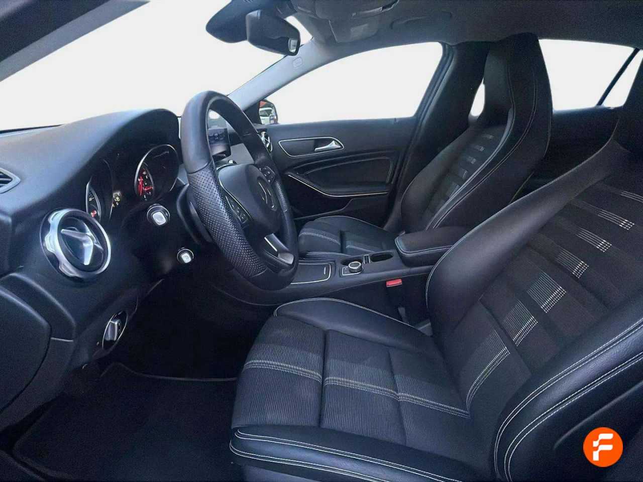 Foto Mercedes-Benz Clase GLA 24