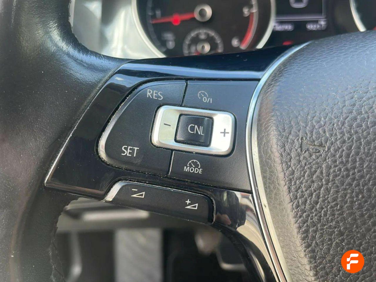 Foto Volkswagen Golf 24