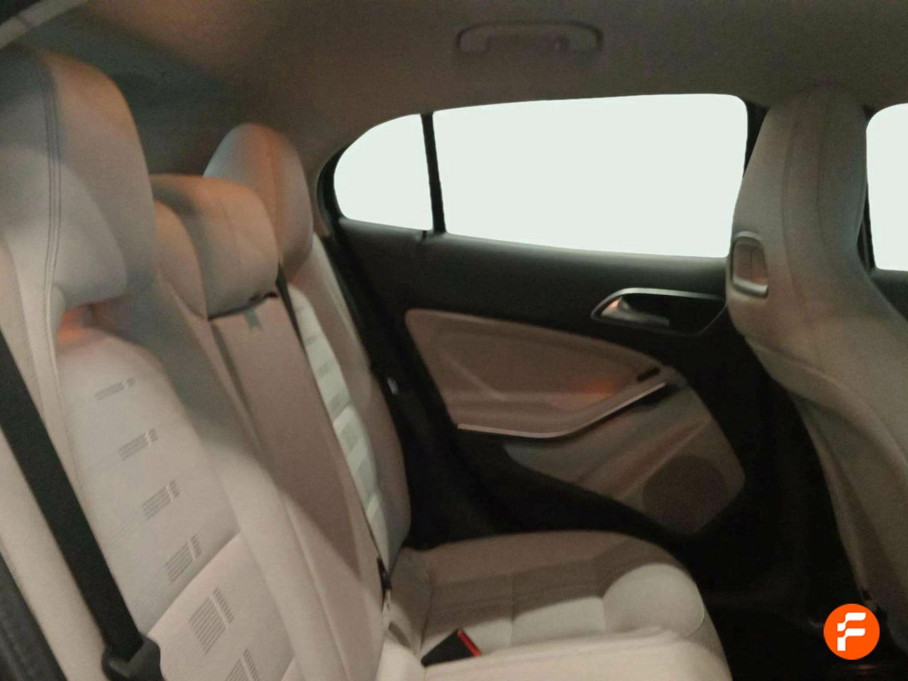 Foto Mercedes-Benz Clase GLA 15