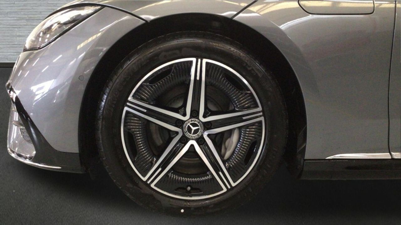 Foto Mercedes-Benz EQE 5