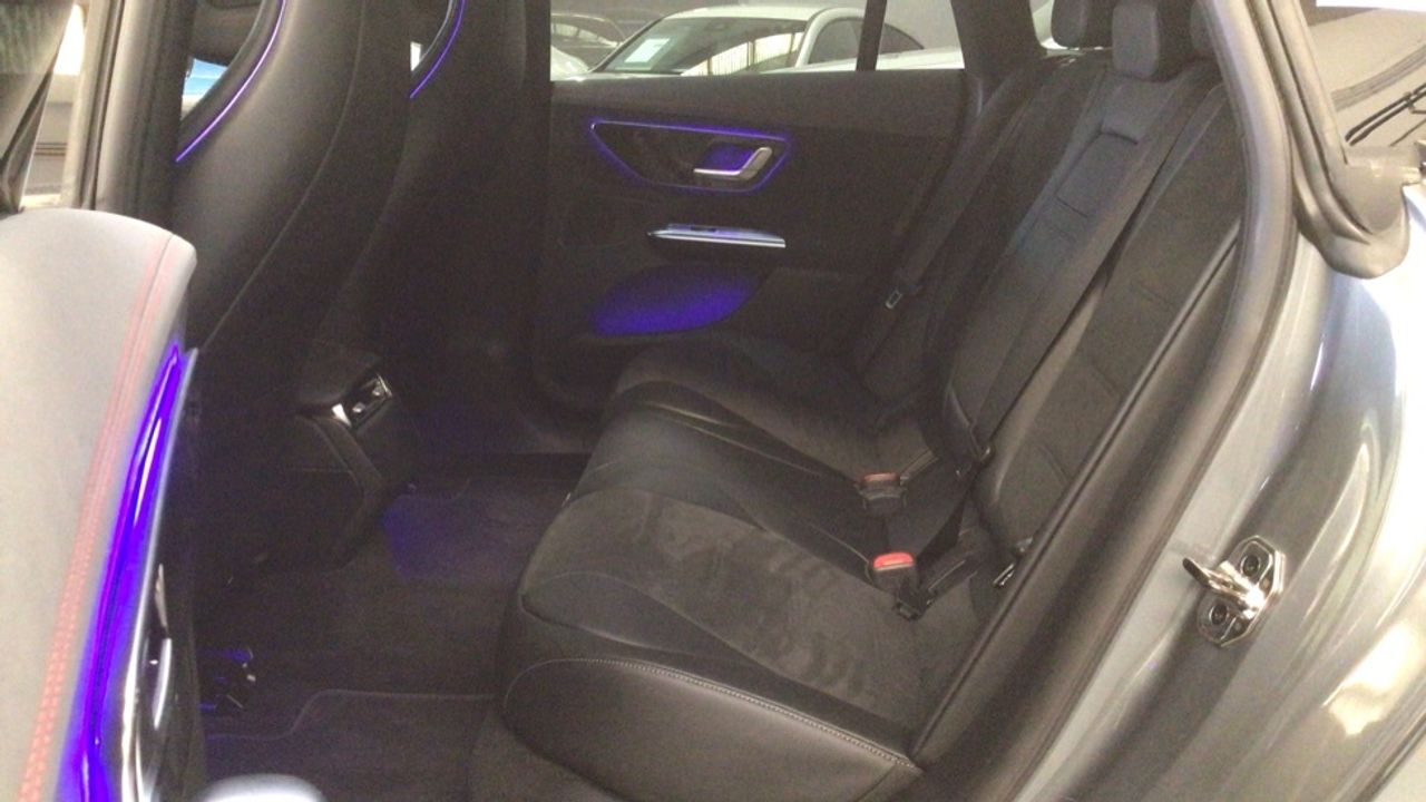 Foto Mercedes-Benz EQE 11
