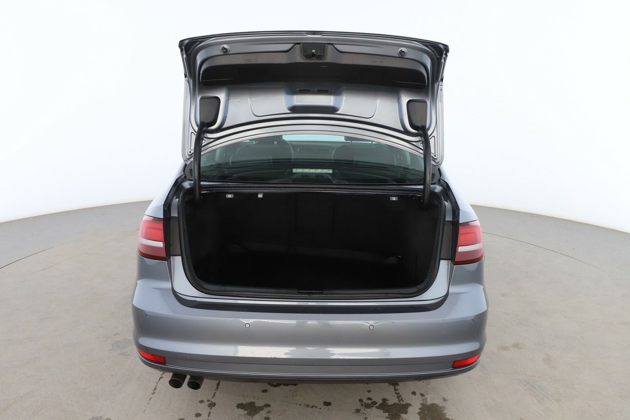 Foto Volkswagen Jetta 16