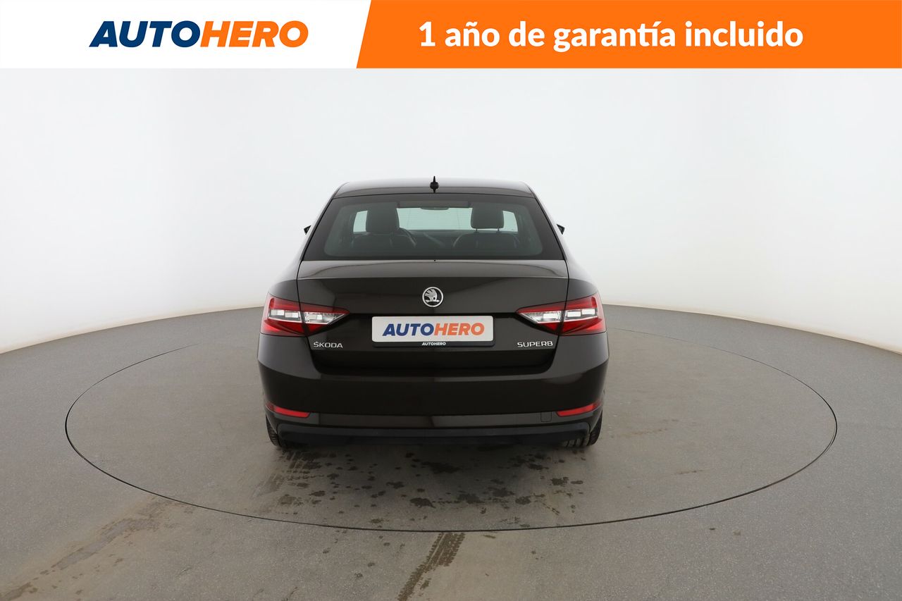 Foto Skoda Superb 4