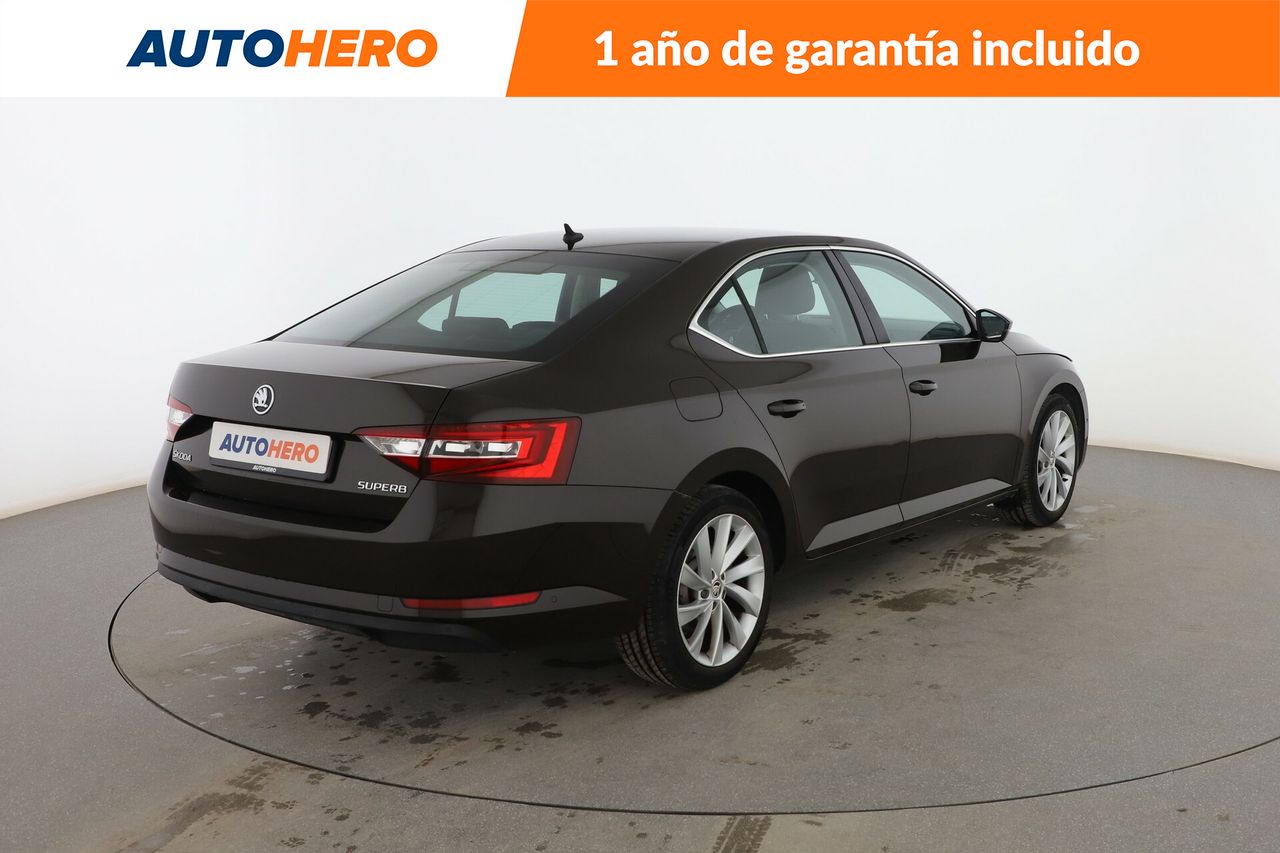 Foto Skoda Superb 5