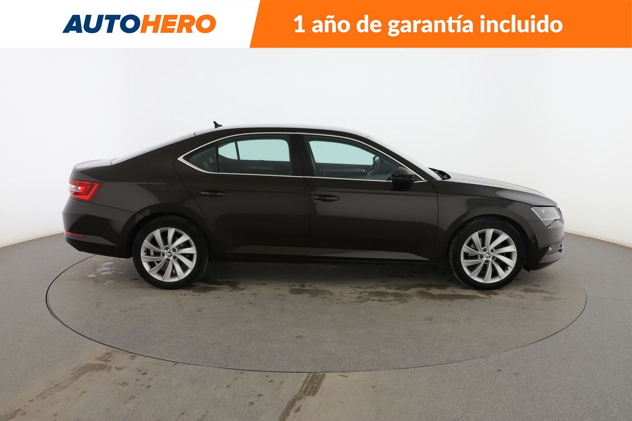 Foto Skoda Superb 6