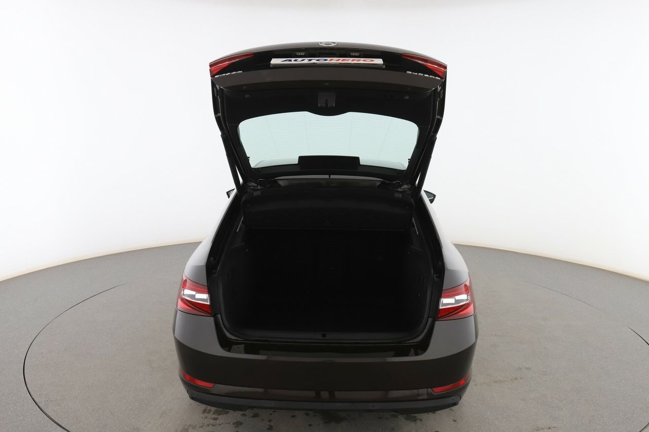 Foto Skoda Superb 16