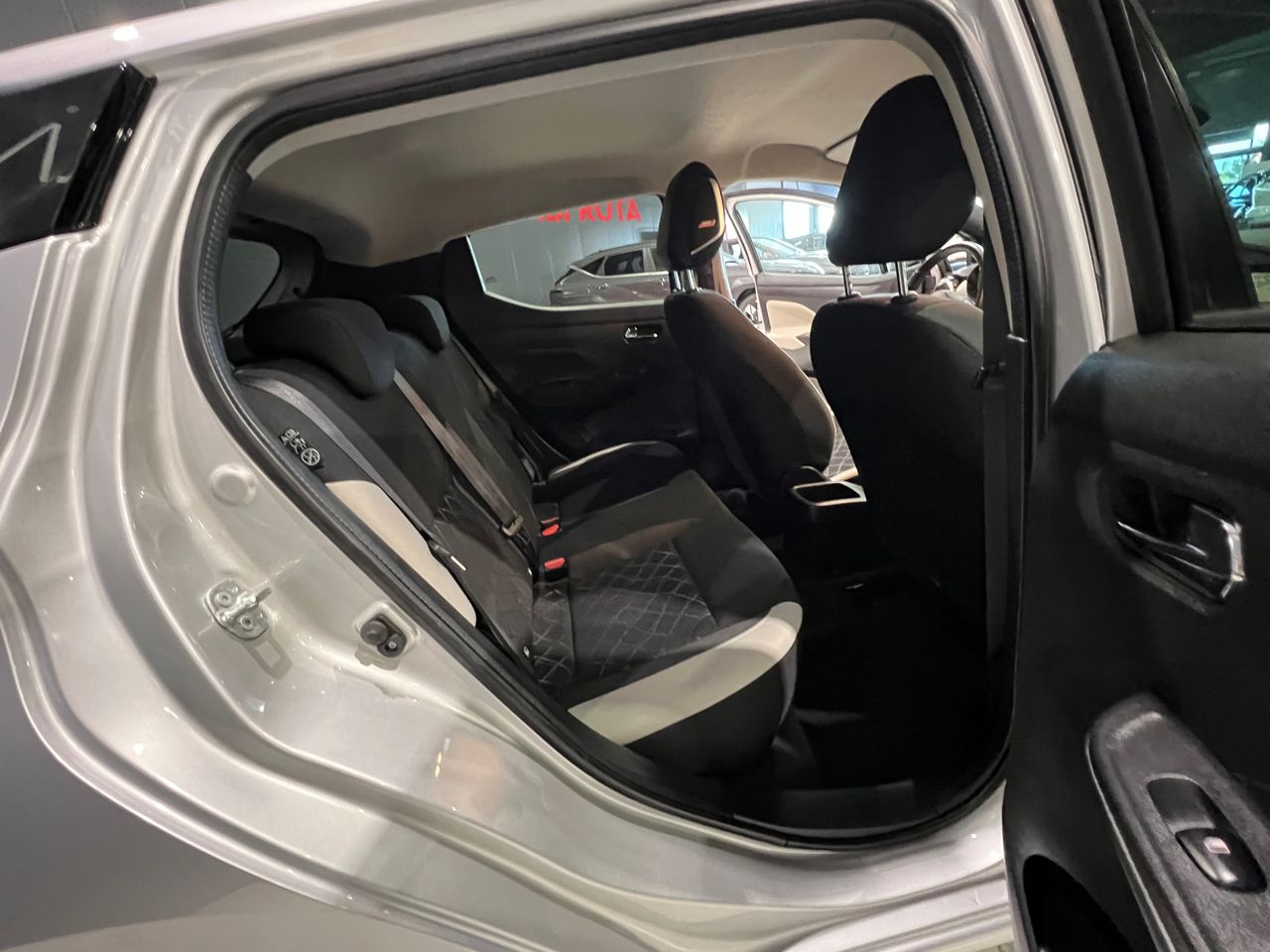 Foto Nissan Micra 13