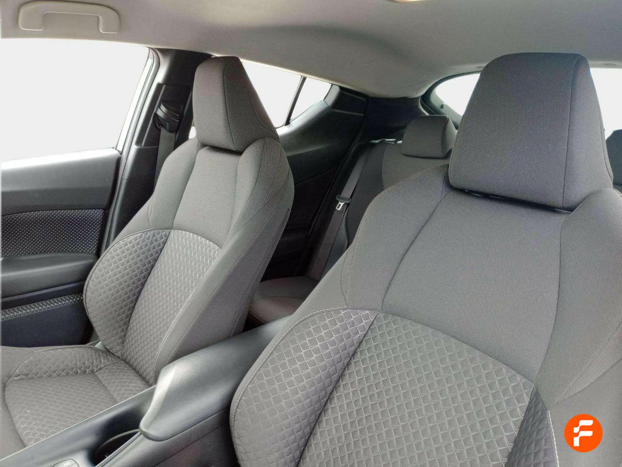 Foto Toyota C-HR 10