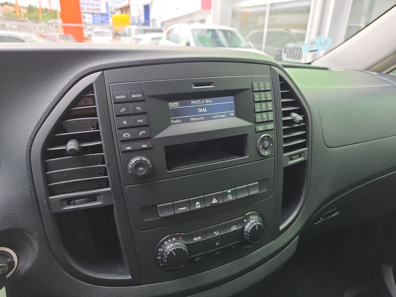 Foto Mercedes-Benz Vito 17