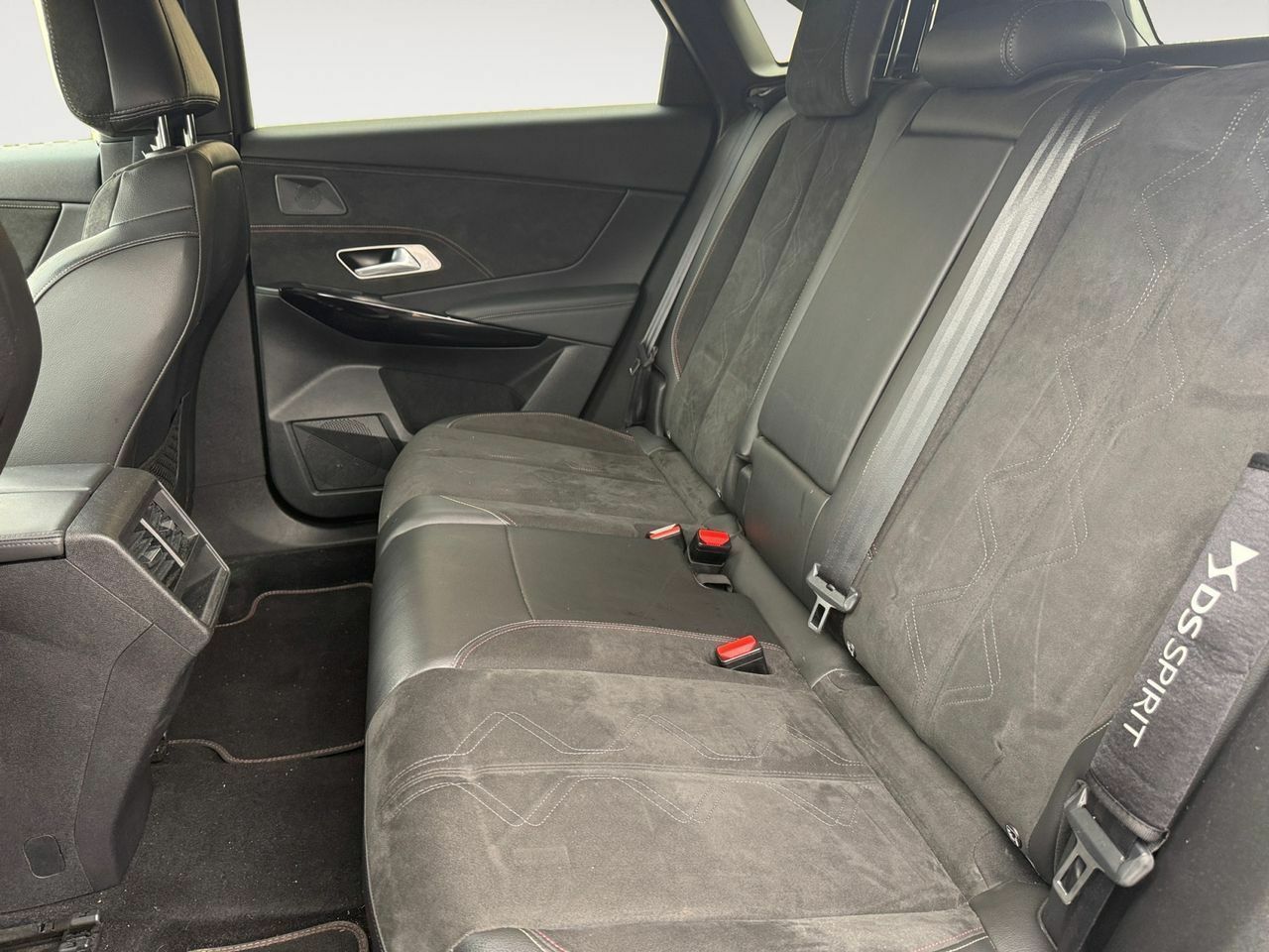 Foto DS Automobiles DS 7 11