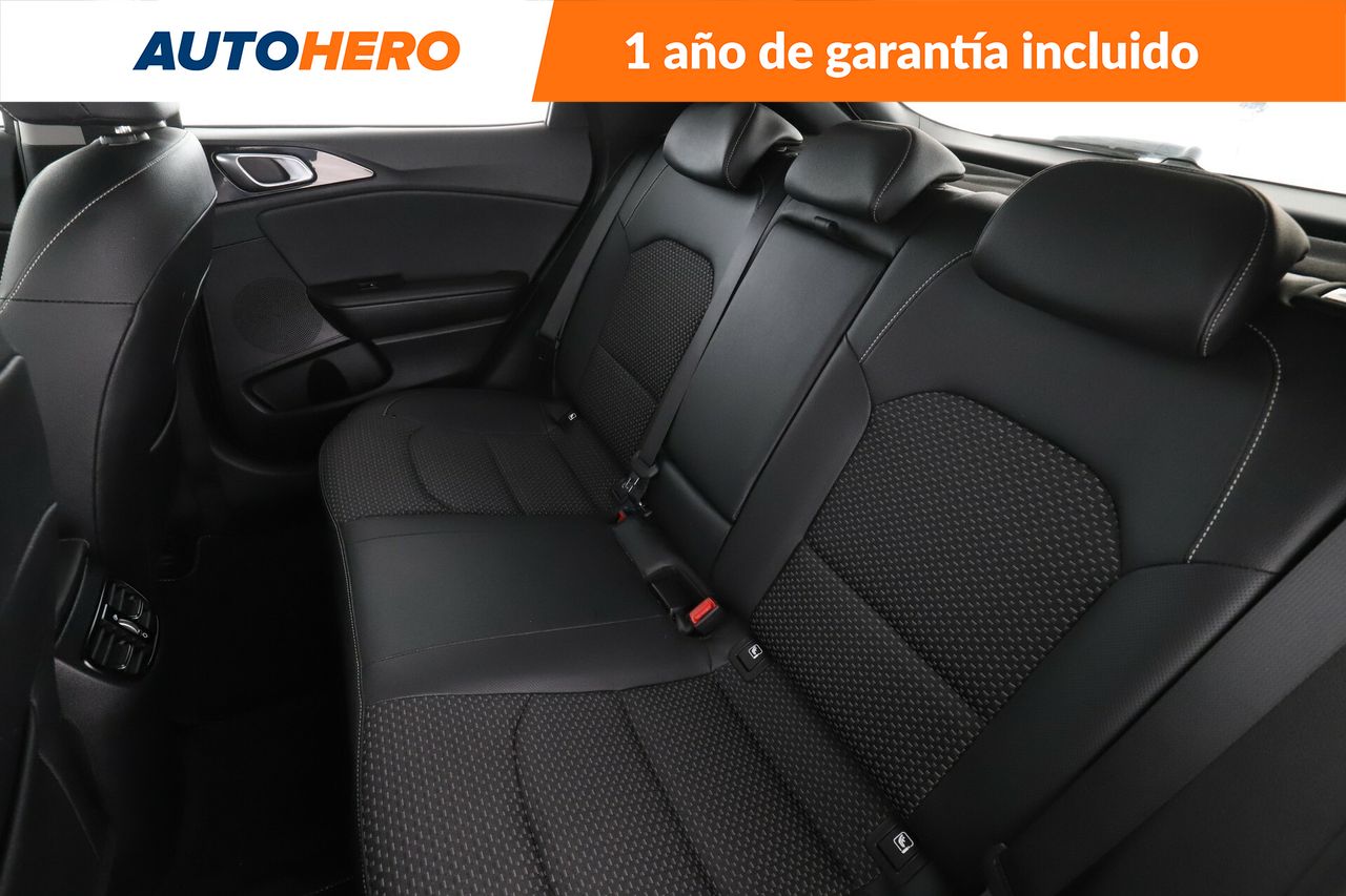 Foto Kia XCeed 14