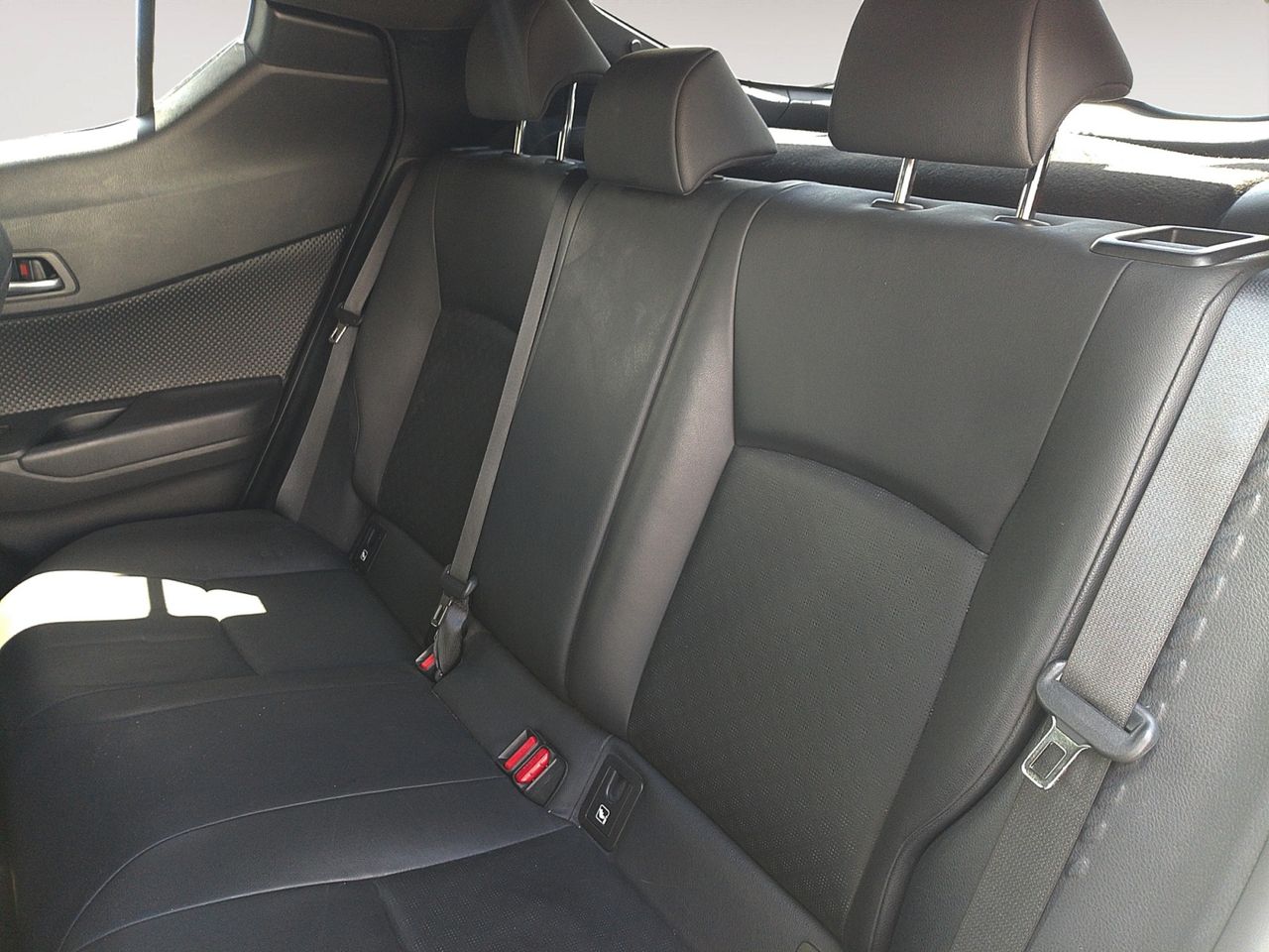 Foto Toyota C-HR 9