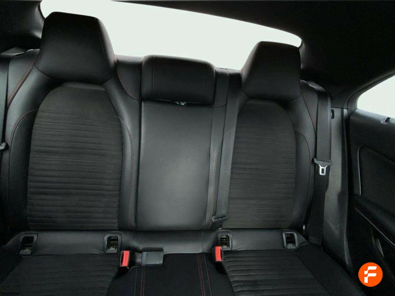 Foto Mercedes-Benz Clase CLA 14