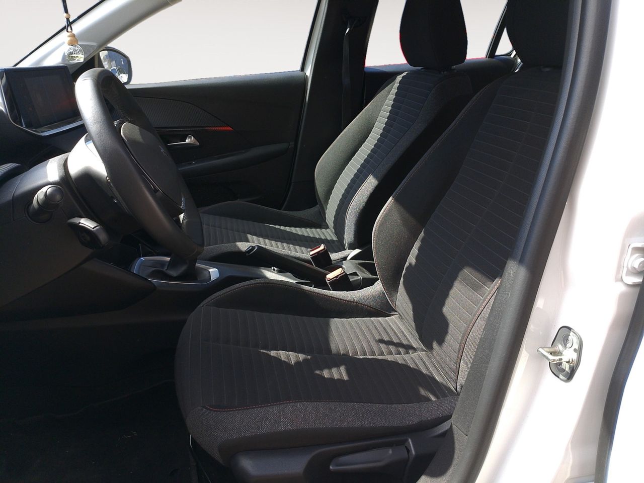 Foto Peugeot 208 8