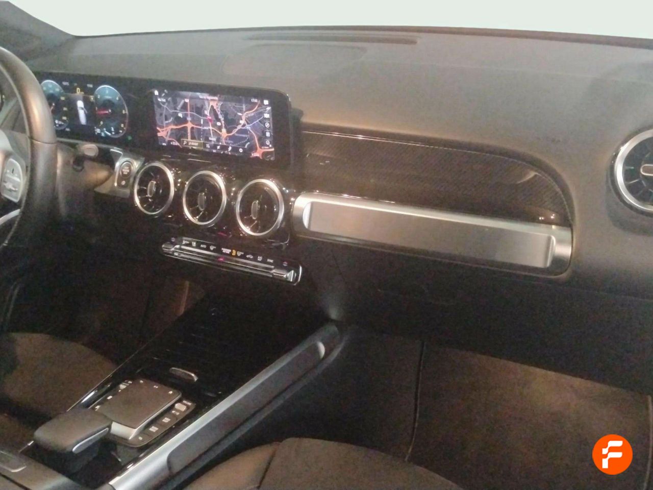 Foto Mercedes-Benz Clase GLB 14