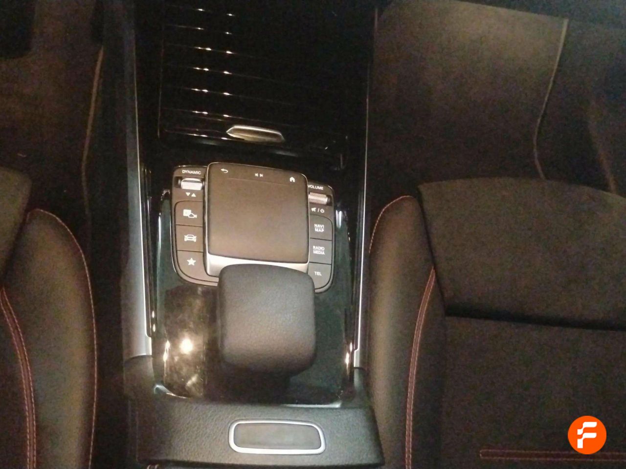 Foto Mercedes-Benz Clase GLB 24