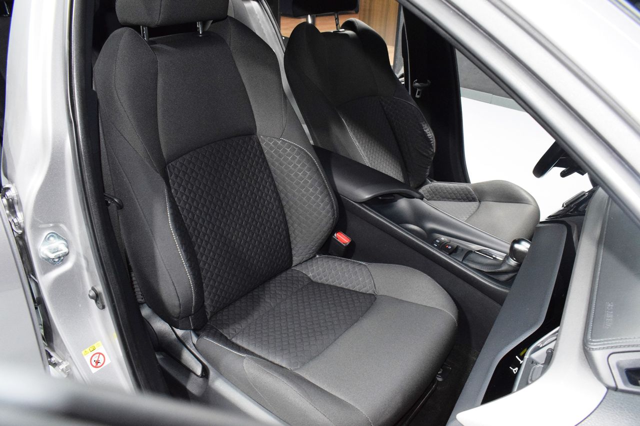 Foto Toyota C-HR 11