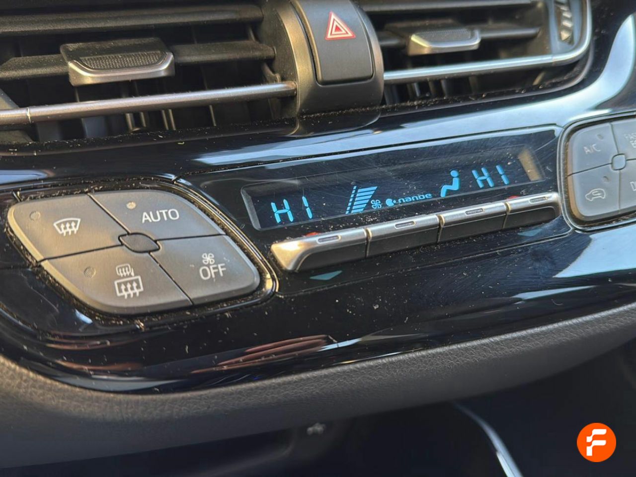 Foto Toyota C-HR 13