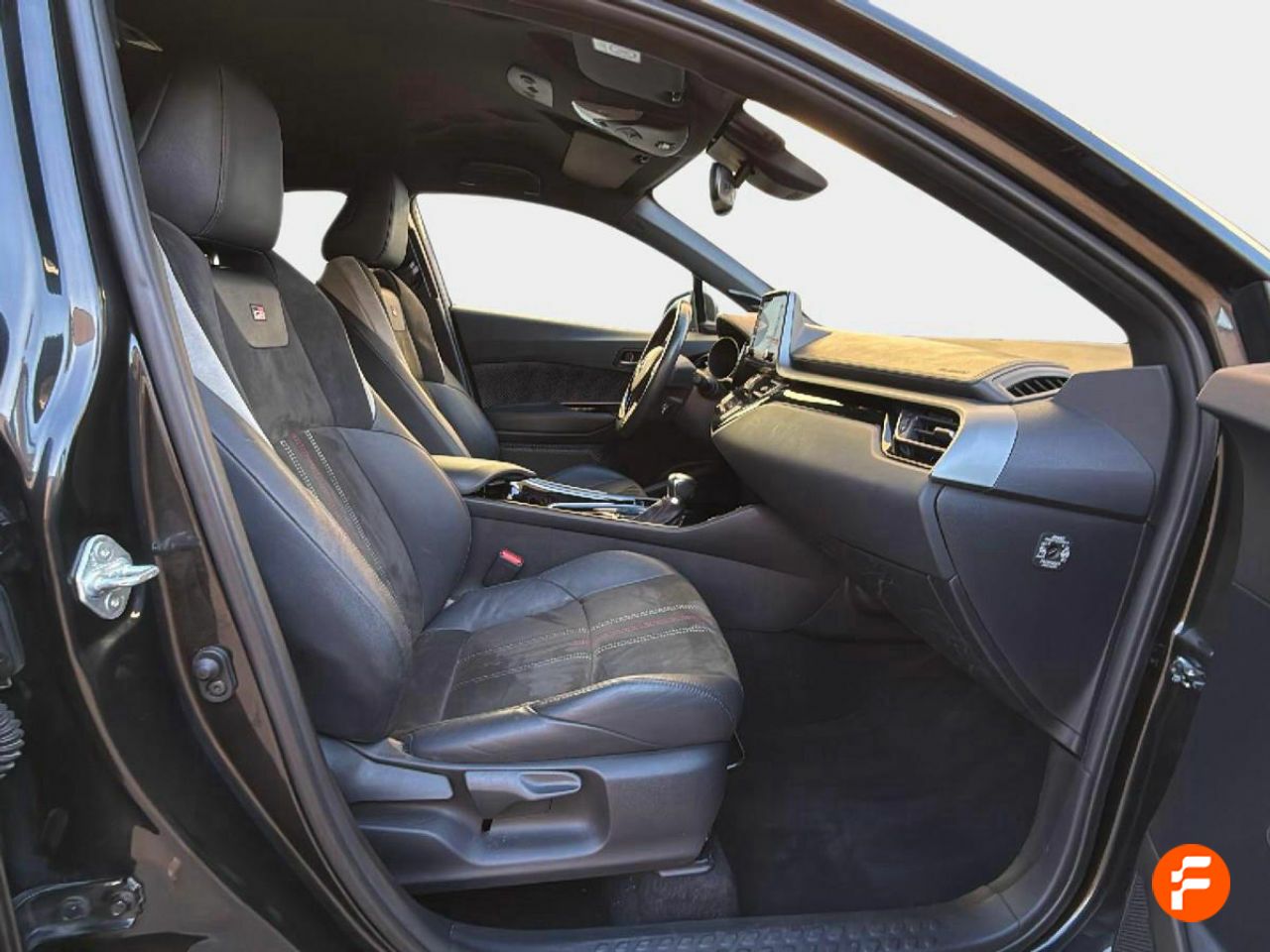 Foto Toyota C-HR 15