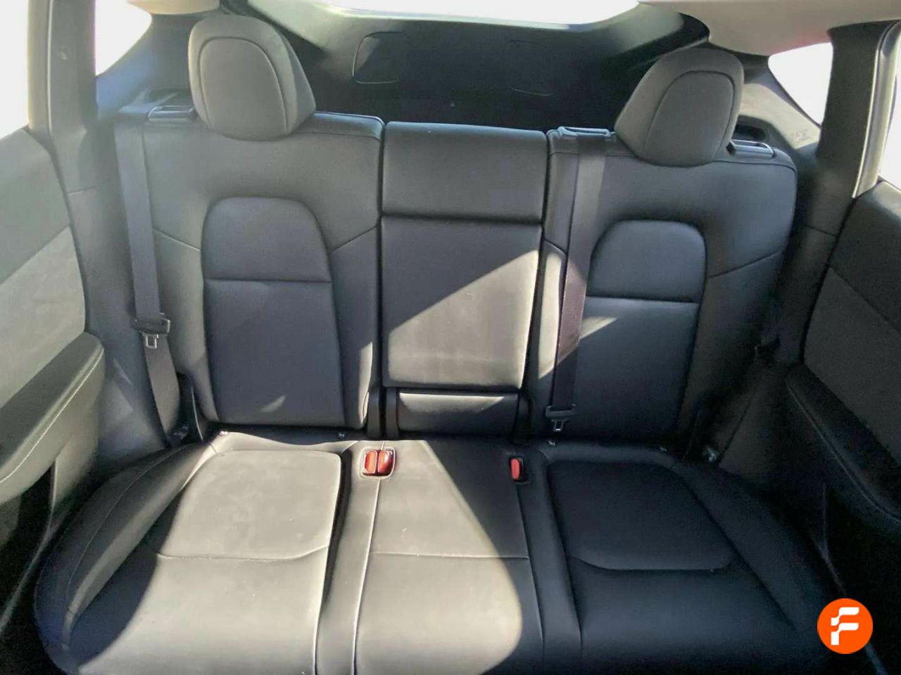 Foto Tesla Model Y 16