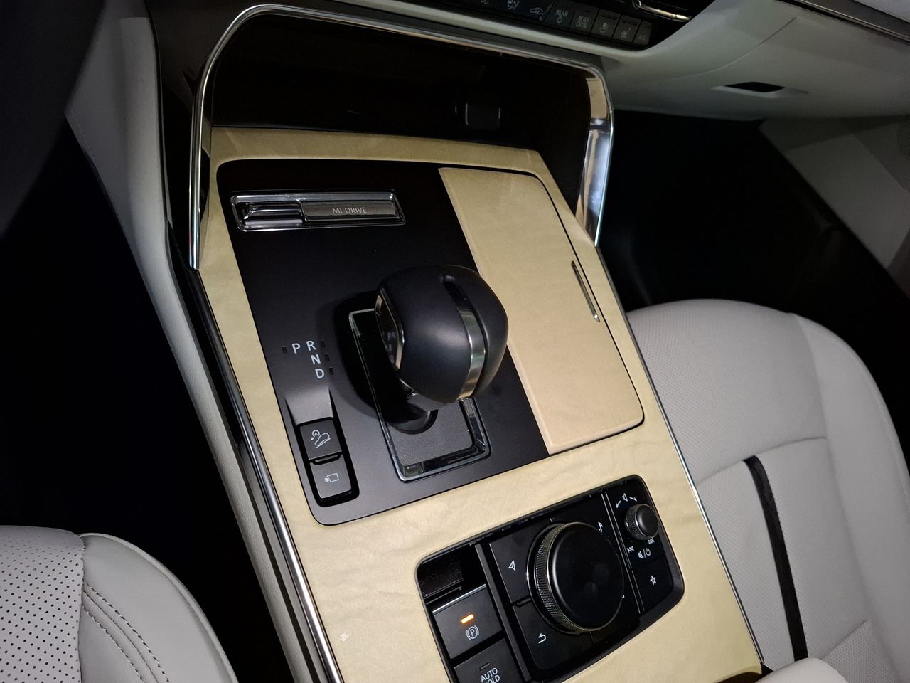 Foto Mazda CX-80 21