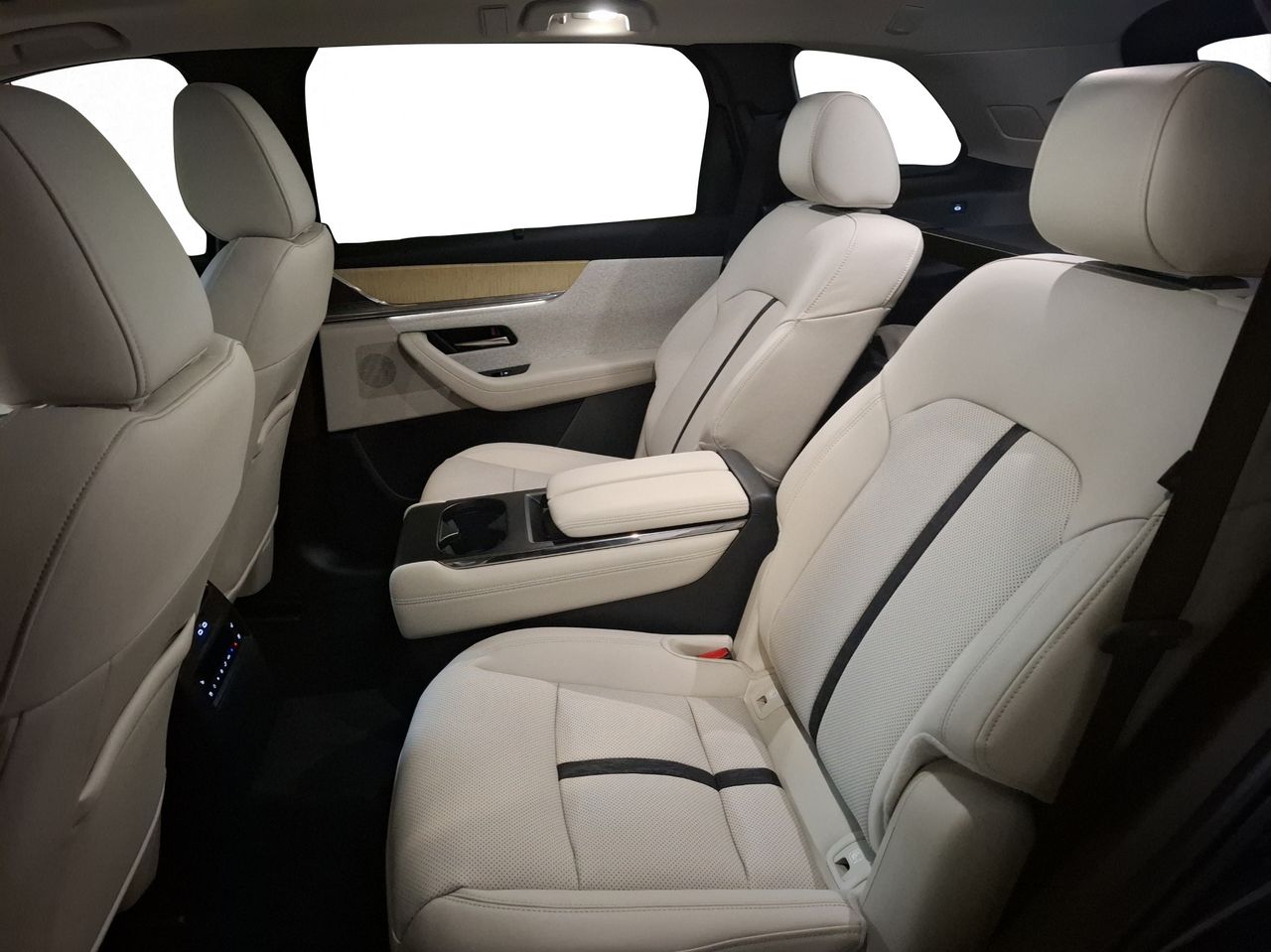 Foto Mazda CX-80 28