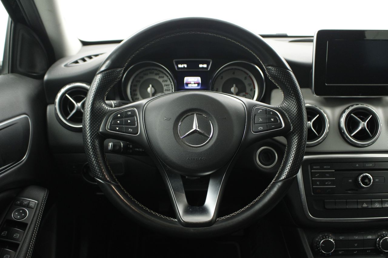Foto Mercedes-Benz Clase GLA 13