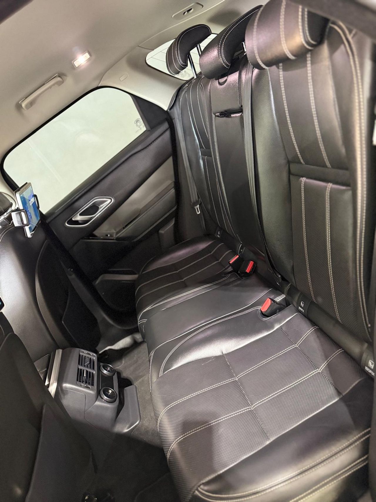 Foto Land-Rover Range Rover Velar 29