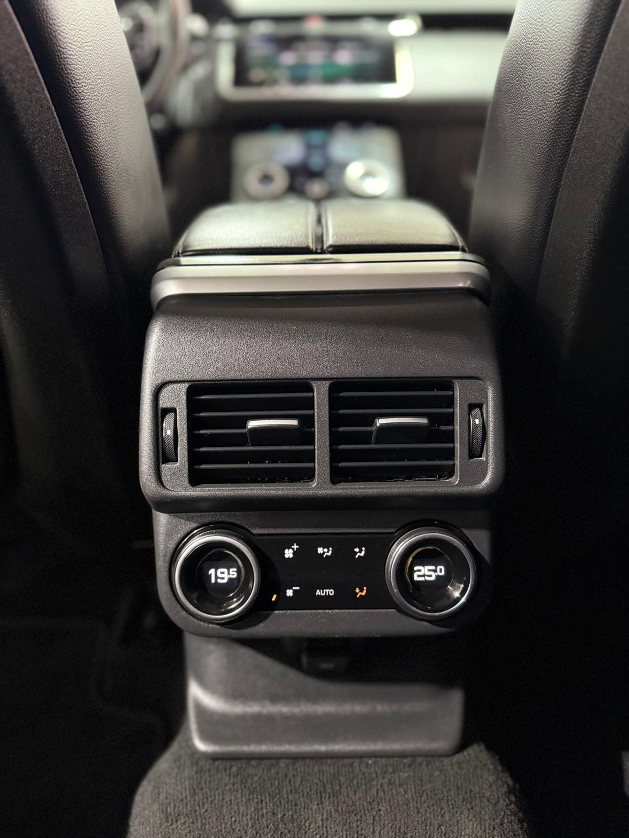 Foto Land-Rover Range Rover Velar 31