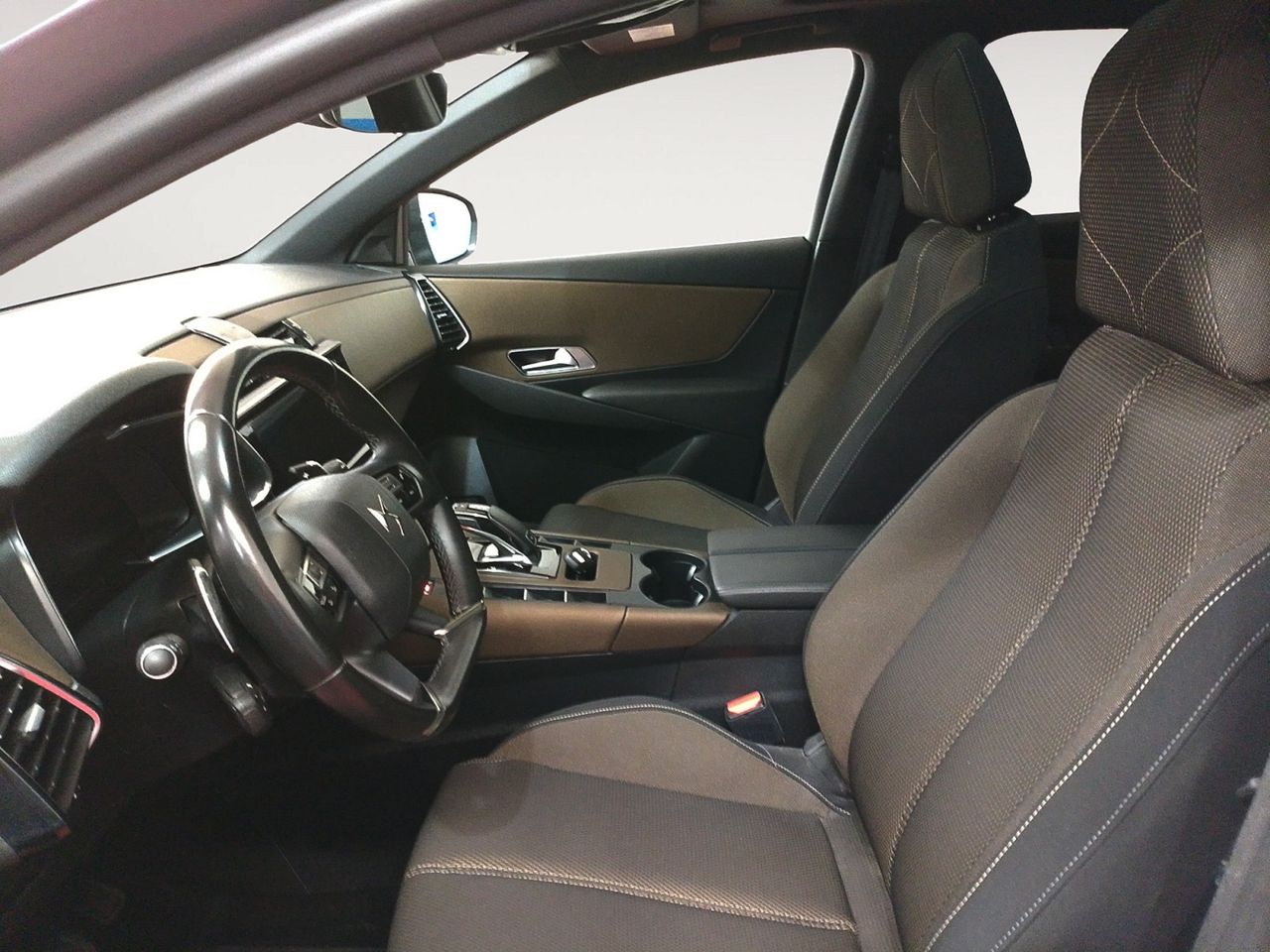 Foto DS Automobiles DS 7 8