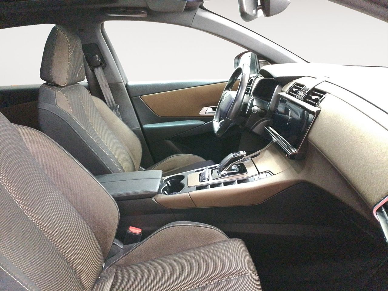Foto DS Automobiles DS 7 10