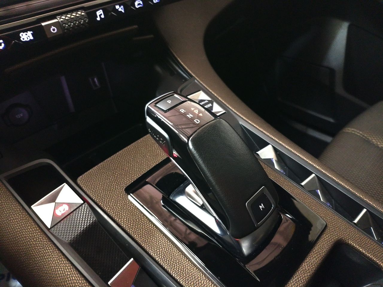Foto DS Automobiles DS 7 13