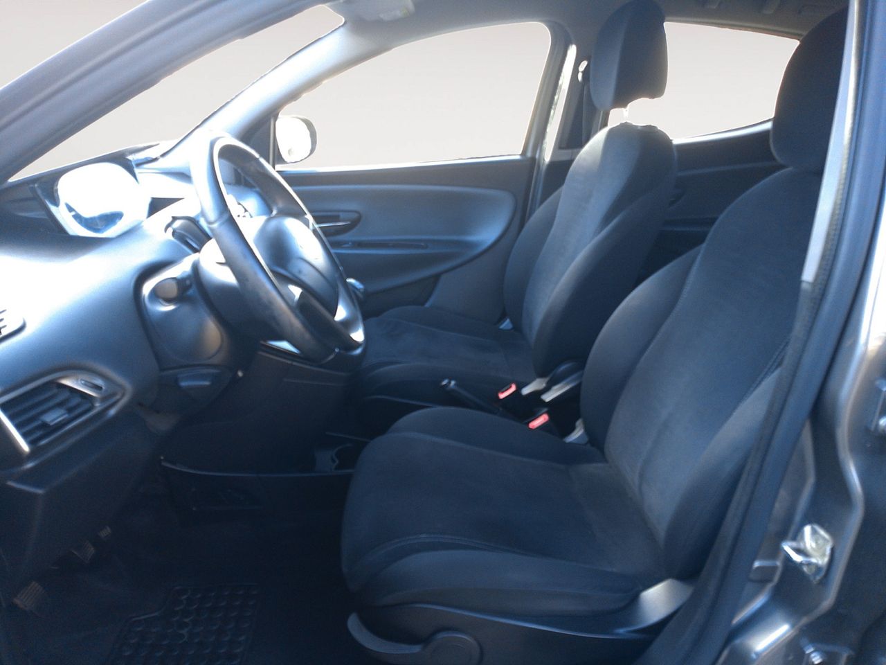Foto Lancia Ypsilon 8