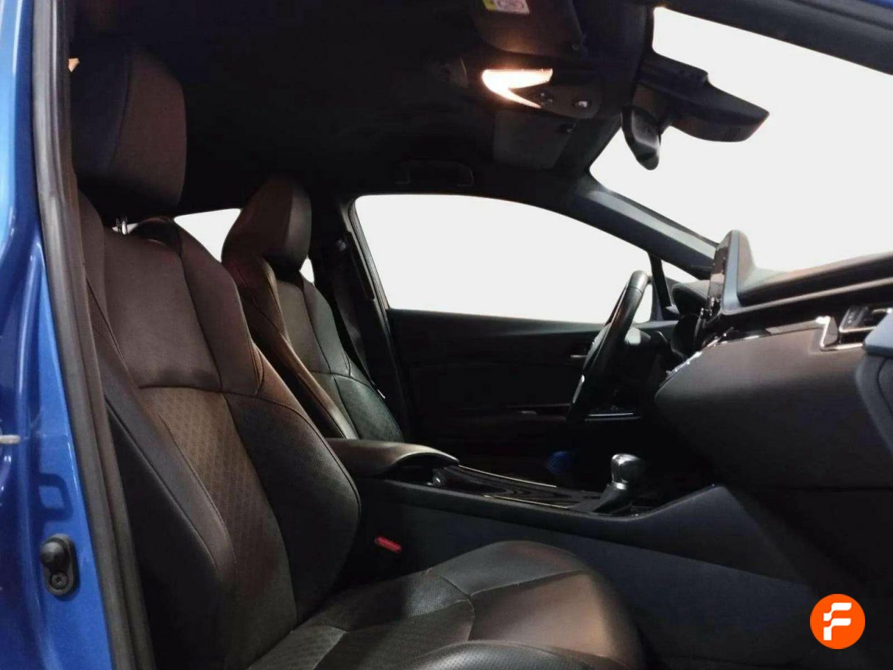 Foto Toyota C-HR 13