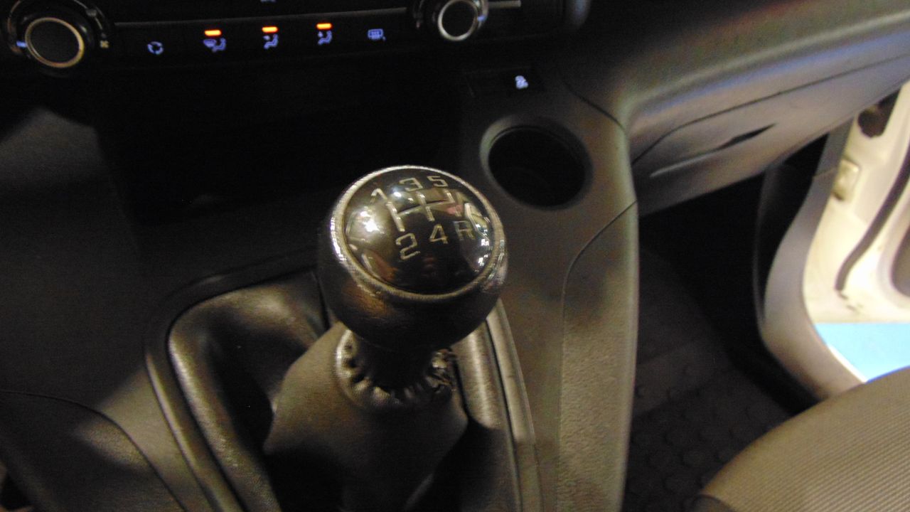 Foto Peugeot Rifter 12