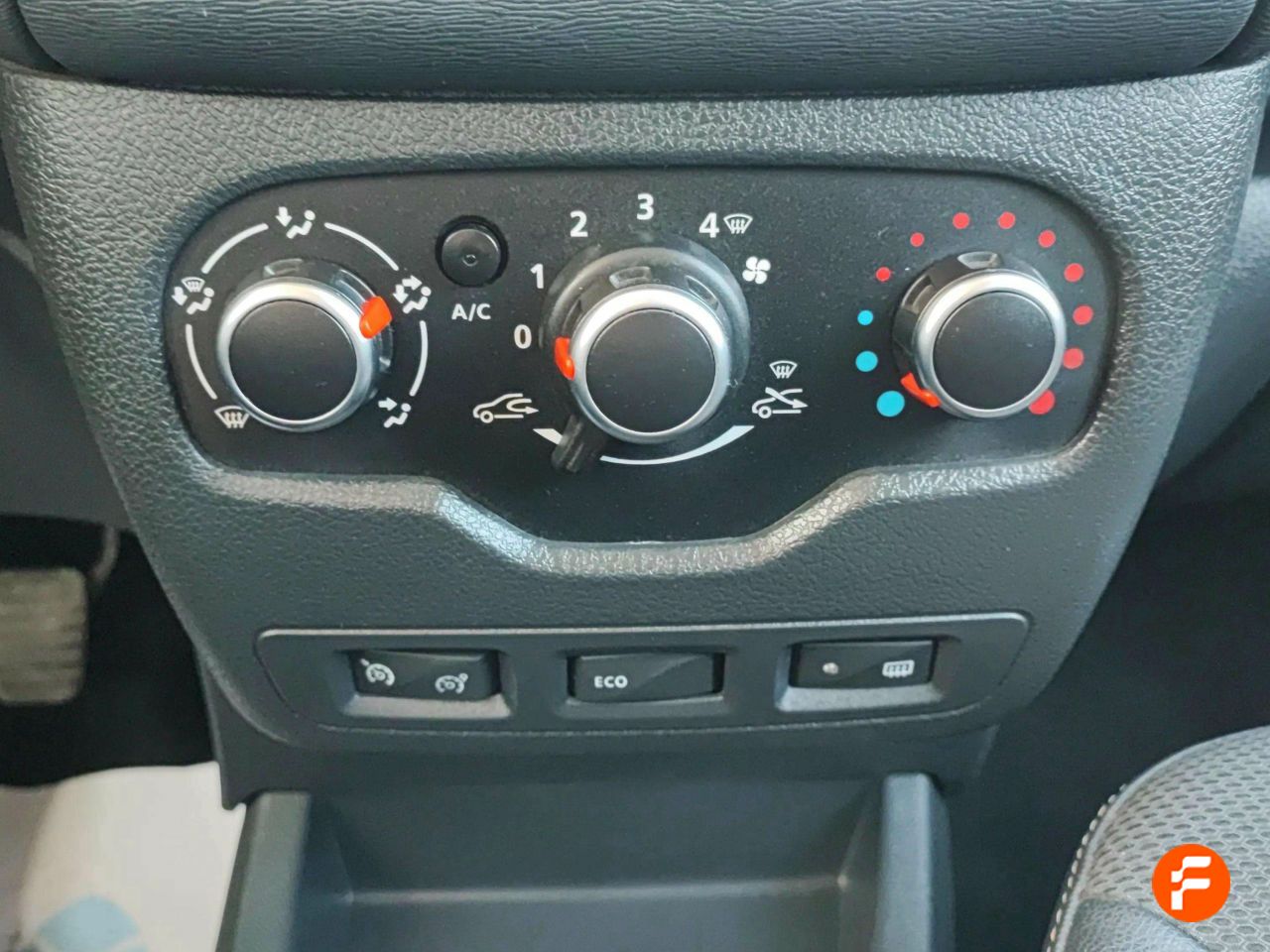 Foto Dacia Lodgy 26