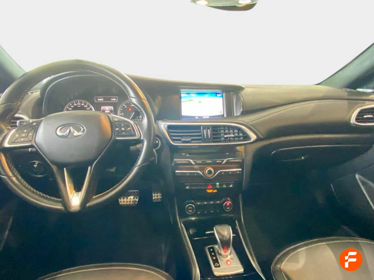 Foto Infiniti Q30 13