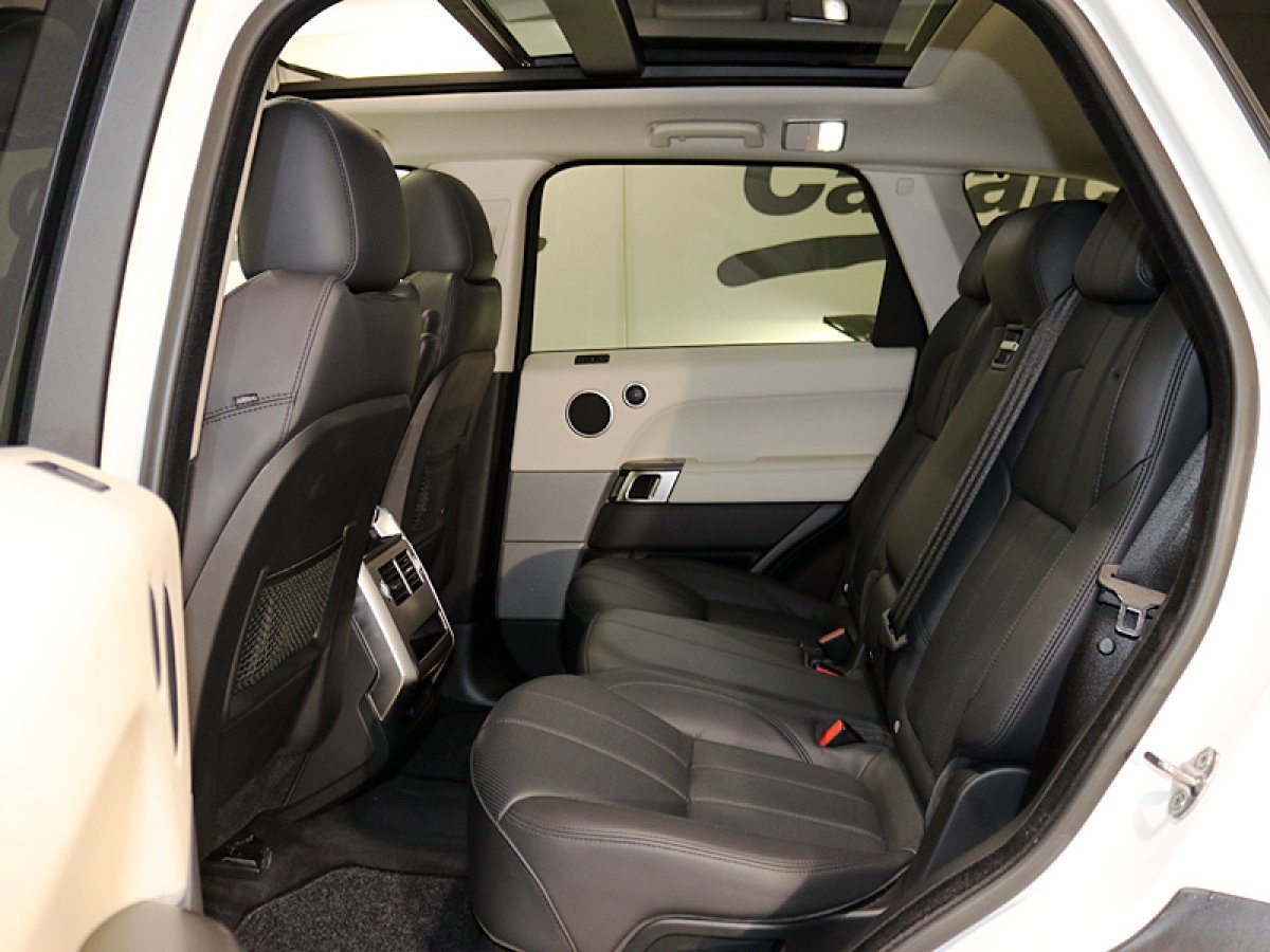 Foto Land-Rover Range Rover Sport 16