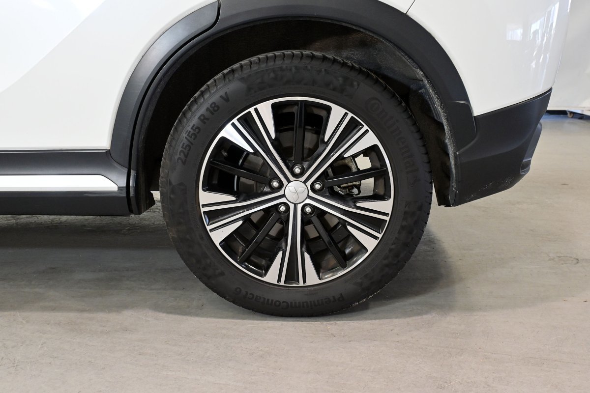 Foto Mitsubishi Eclipse Cross 30