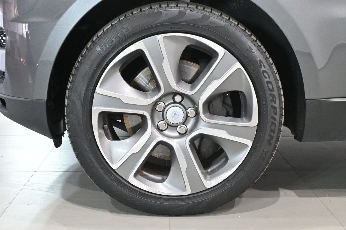 Foto Land-Rover Range Rover Sport 34